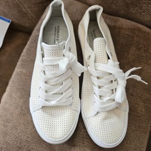 Roebuck & Co. Women's casual shoes size 9